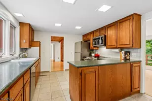 42 Pin Oak Rd, Montgomery Township, NJ 08558 - Photo 14