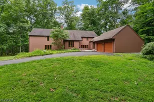 42 Pin Oak Rd, Montgomery Township, NJ 08558 - Photo 2