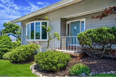 128 Beverly Rd, Fairfield, NJ 07004 - Photo 4
