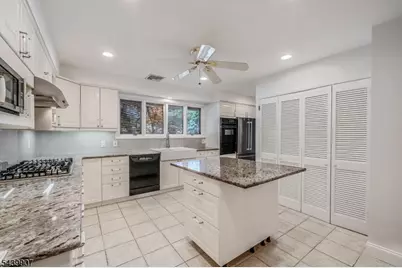 128 Beverly Rd, Fairfield, NJ 07004 - Photo 26