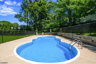128 Beverly Rd, Fairfield, NJ 07004 - Photo 12