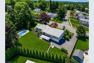 128 Beverly Rd, Fairfield, NJ 07004 - Photo 2