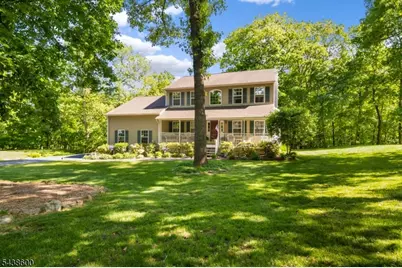 7 Lighthouse Cir, Jefferson Township, NJ 07849 - Photo 2