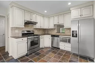 802 Brokaw Ct #B, Bridgewater, NJ 08807 - Photo 2