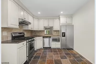 802 Brokaw Ct #B, Bridgewater, NJ 08807 - Photo 10
