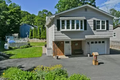 121 Leland Trail, Hopatcong, NJ 07843 - Photo 2
