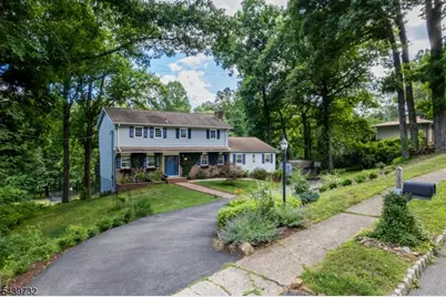 9 Parkwood Rd, Roxbury Township, NJ 07876 - Photo 2