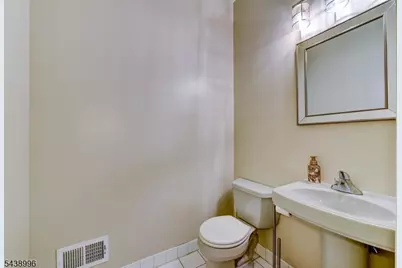 118 Barclay Dr, Nutley, NJ 07110 - Photo 4