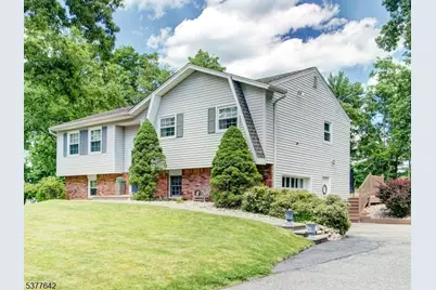 17 Sunset Dr, Mount Olive, NJ 07828 - Photo 2
