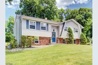 17 Sunset Dr, Mount Olive, NJ 07828 - Photo 4