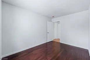 410 Lafayette Ave, Cliffside Park, NJ 07010 - Photo 16