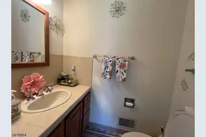 321 Tucker Ave, Union Township, NJ 07083 - Photo 18