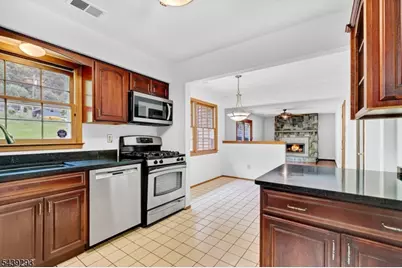 15 Linda Ln, Green Brook Township, NJ 08812 - Photo 10