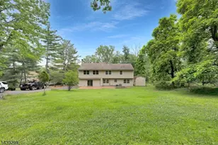 15 Linda Ln, Green Brook Township, NJ 08812 - Photo 32