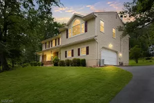 15 Linda Ln, Green Brook Township, NJ 08812 - Photo 1