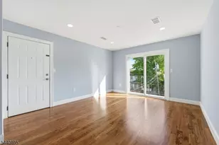 23 Edwin Pl, Newark, NJ 07112 - Photo 4