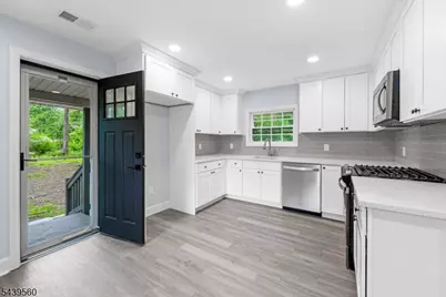 20 Cooper Ln, Chester, NJ 07930 - Photo 2