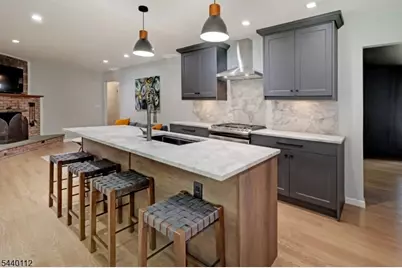 7 Village Rd, Florham Park, NJ 07932 - Photo 8