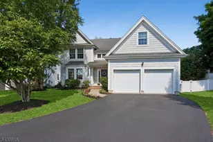 7 Holly Ct, Bloomfield, NJ 07003 - Photo 1