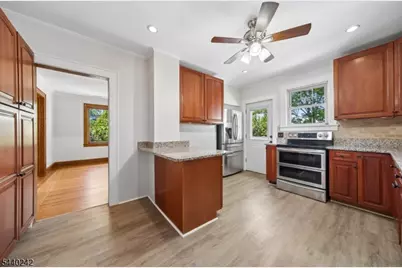 659 Raritan Rd, Cranford Township, NJ 07016 - Photo 10