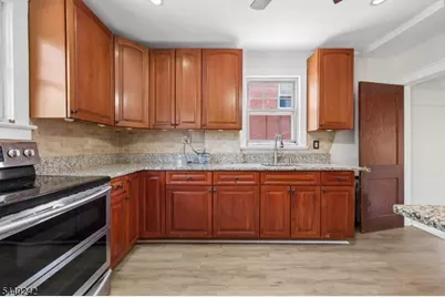 659 Raritan Rd, Cranford Township, NJ 07016 - Photo 12