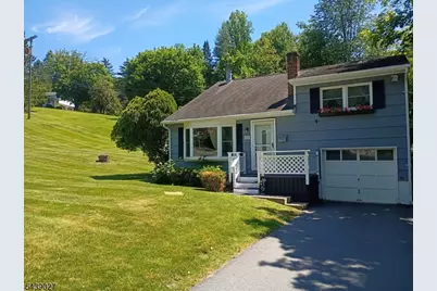 4 Adams Dr, Ogdensburg, NJ 07439 - Photo 2