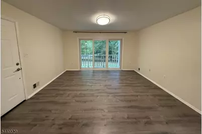 95 Sapphire Ln, Franklin Township, NJ 08823 - Photo 2