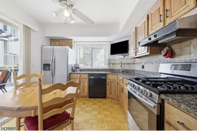 11 Trafalgar Ct, Washington Township, NJ 07840 - Photo 14