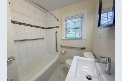 604-D Chestnut St #D, Union Township, NJ 07083 - Photo 6