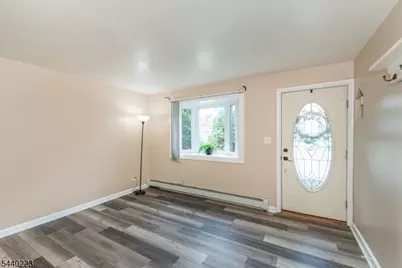 7 Hobart Pl, Clifton, NJ 07011 - Photo 2