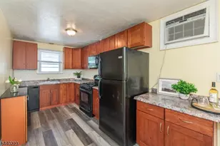 7 Hobart Pl, Clifton, NJ 07011 - Photo 4