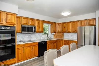 115 Leland Trl, Hopatcong, NJ 07843 - Photo 2