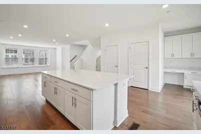 10 Cecala Rd, Morris Plains, NJ 07950 - Photo 6