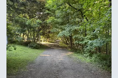 18 Quayle Rd, Jefferson Township, NJ 07849 - Photo 2