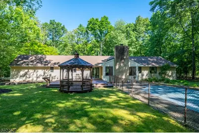 207 Deerlea Ln, Rockaway Township, NJ 07005 - Photo 2