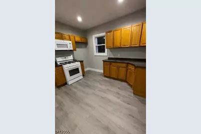 942 E 19th St, Paterson, NJ 07501 - Photo 10