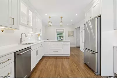 35 N Summit Ave, Chatham, NJ 07928 - Photo 8