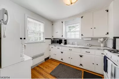 31 Briant Pkwy, Summit, NJ 07901 - Photo 12