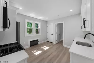 534 Morris St, Orange, NJ 07050 - Photo 10
