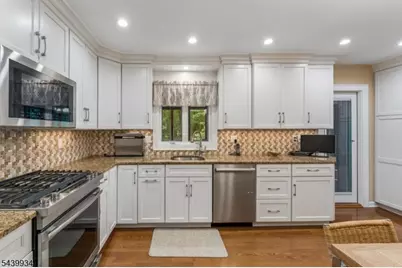1272 Sleepy Hollow Ln, Scotch Plains Township, NJ 07076 - Photo 14