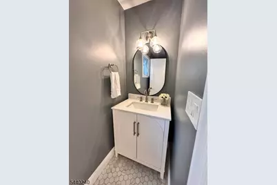 10 Mountain Pl, Montclair, NJ 07043 - Photo 16