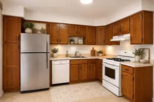 1701 Deerfield Dr, Edison Twp., NJ 08820 - Photo 8