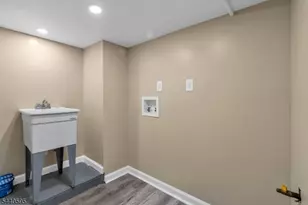 705 S 15th St, Newark, NJ 07103 - Photo 32