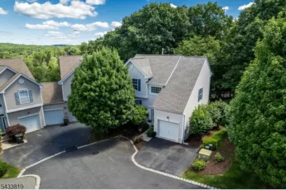 38 Brock Ln, Mount Olive, NJ 07840 - Photo 2