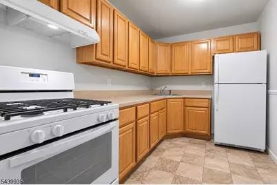 288 College Dr, Edison Twp., NJ 08817 - Photo 10