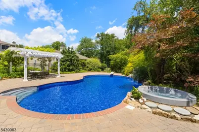 225 Walnut St, Livingston, NJ 07039 - Photo 38