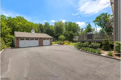 225 Walnut St, Livingston, NJ 07039 - Photo 28