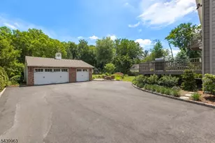 225 Walnut St, Livingston, NJ 07039 - Photo 28