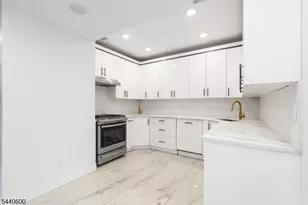 285 Lembeck Ave, Jersey City, NJ 07305 - Photo 4