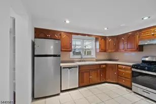 637 36th St, Union City, NJ 07087 - Photo 10